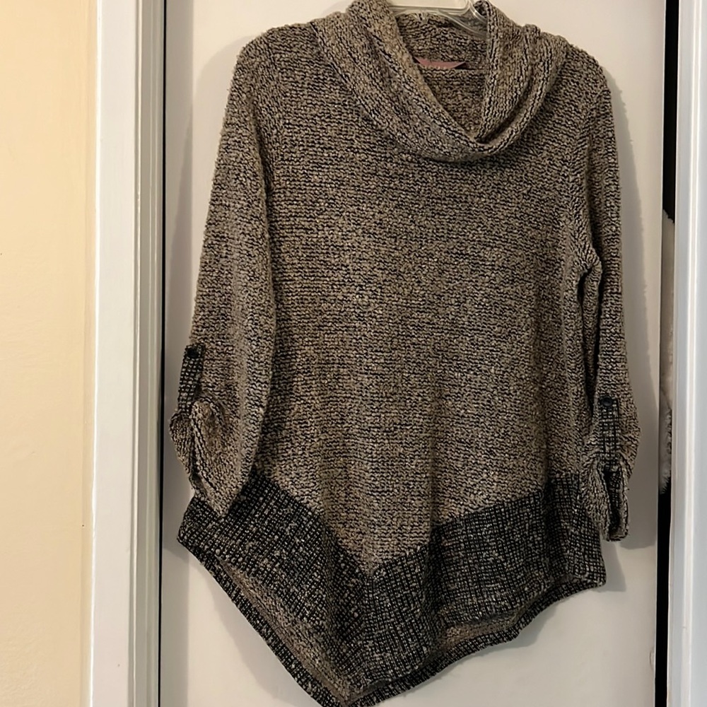 beautiful long sweater that can wear with leggings